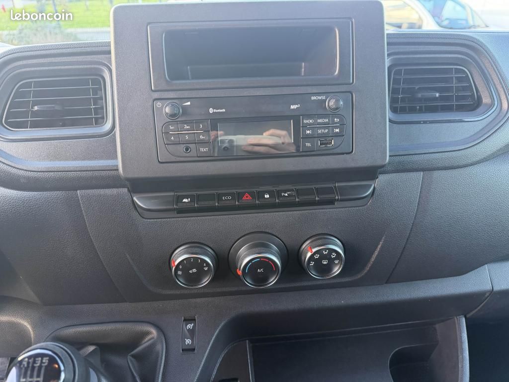 RENAULT MASTER III FOURGON F3500 L2H2 2.3 Blue dCi - 135 Traction Confort (image 17)