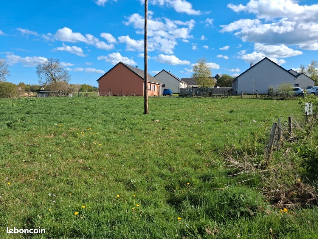 Terrain constructible · à Aurières · 60 000 €