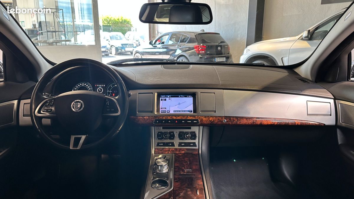Jaguar XF 2.2 163ch Luxe Premium "Carnet d'entretien Jaguar" (image 4)