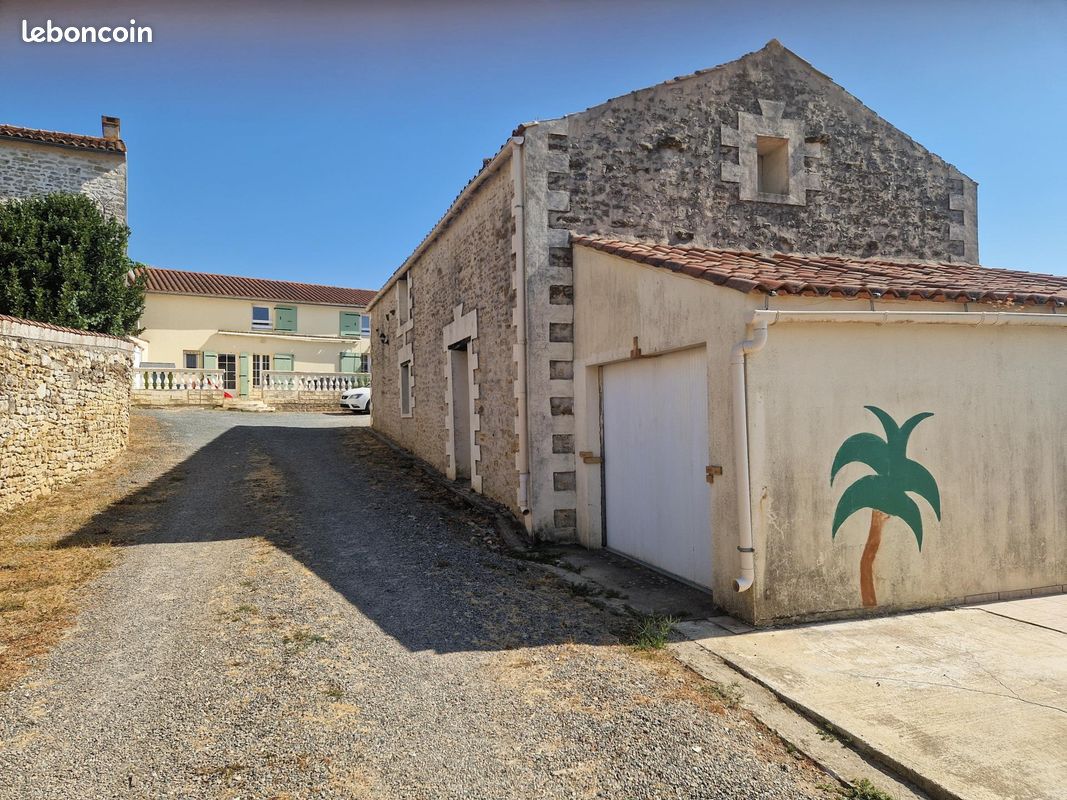 Maison 5 pièces 163 m² · à Bessay · 163 m² · 240 000 €