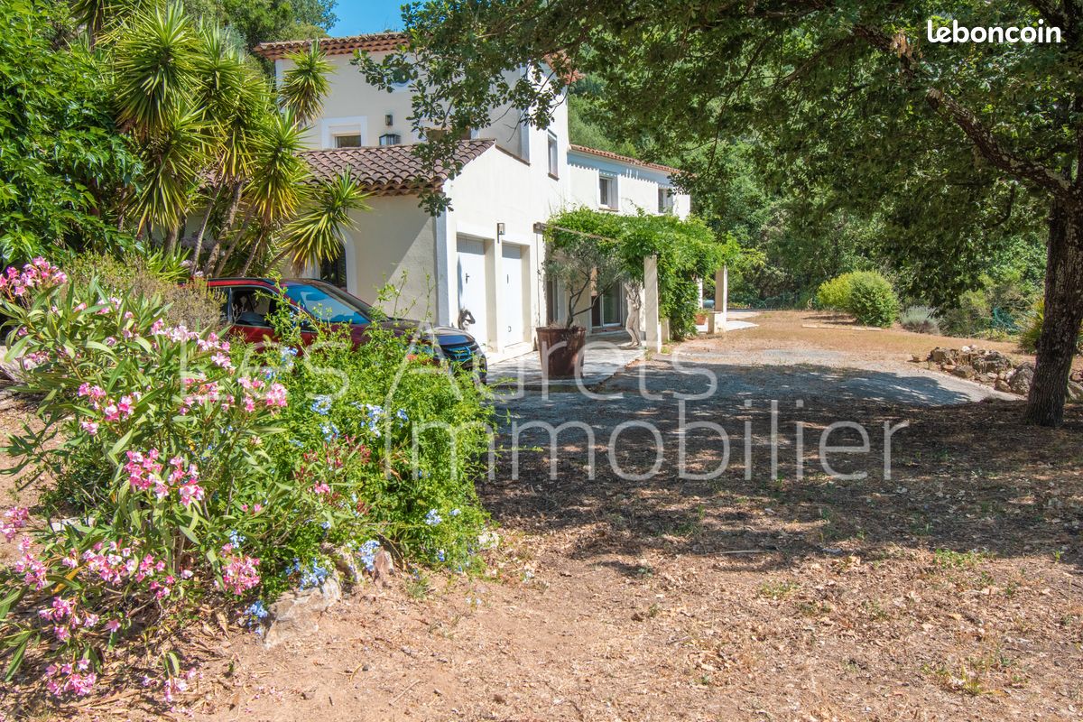 Maison 5 pièces 158 m² · à Les Adrets-de-l'Estérel · 158 m² · 850 000 €