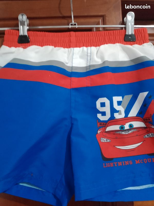 Short pour enfants , cars,couleur bleu et rouge, (image 1)