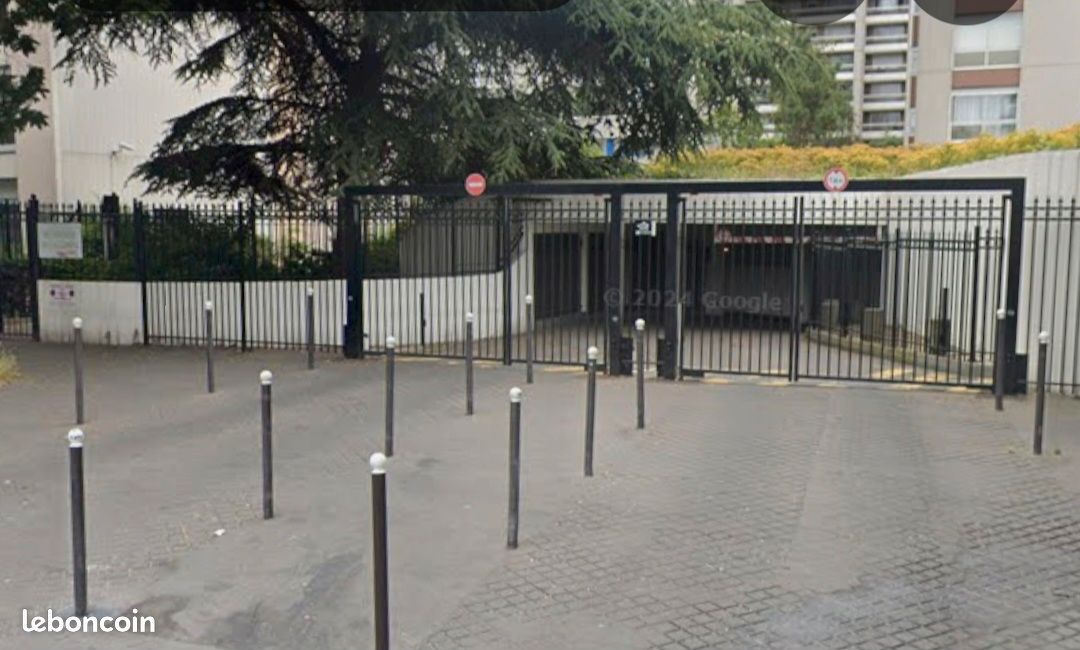 Box fermé residence Villa Curial 75019 · à Paris · 21 000 €