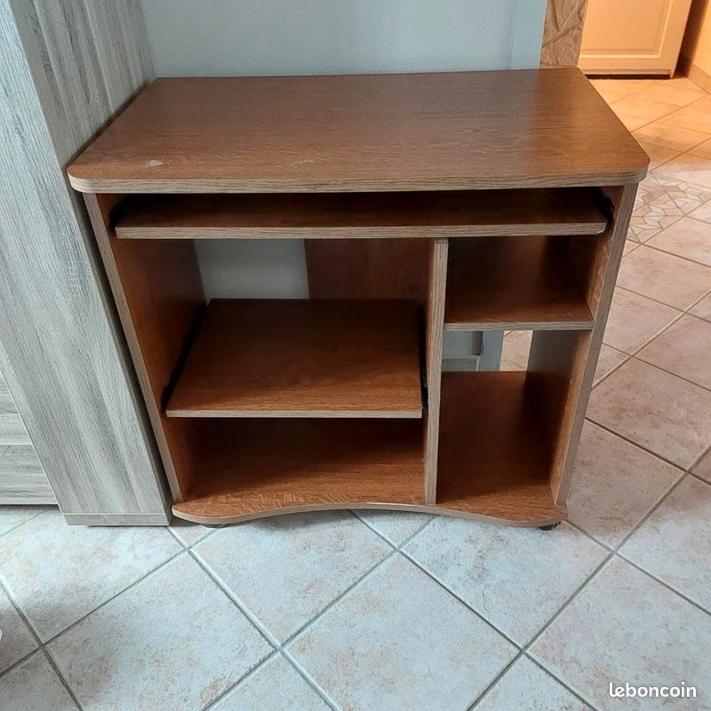 Bureau (image 1)