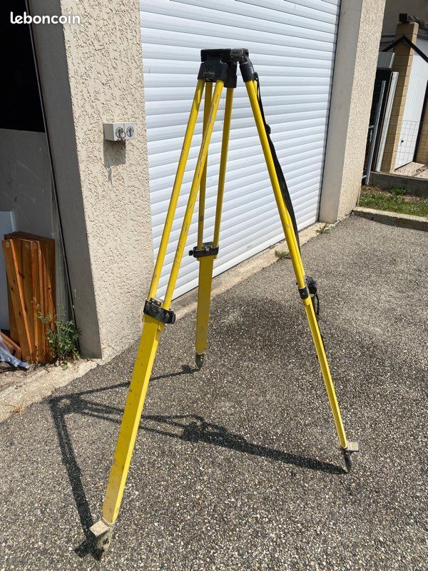 Pieds Lazer Laser Leica ou autre marque réglable 1,6 à 1 m (image 1)