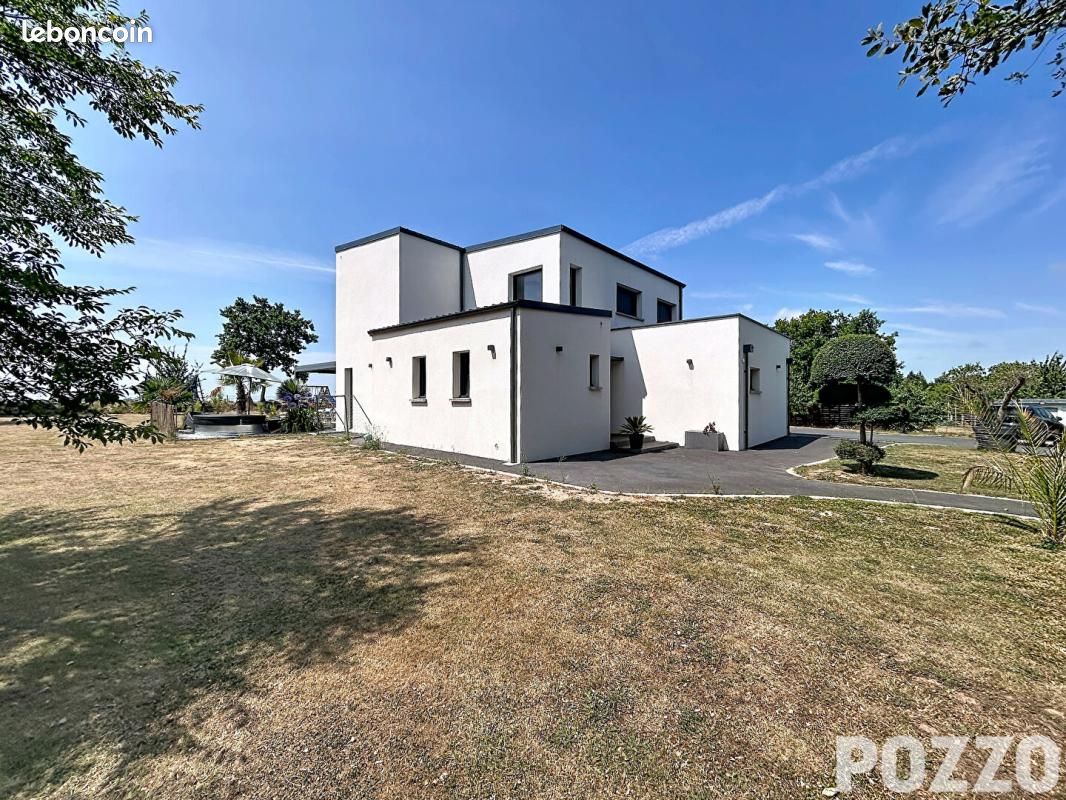 Maison 6 pièces 159 m² · à Saint-Planchers · 159 m² · 549 000 €