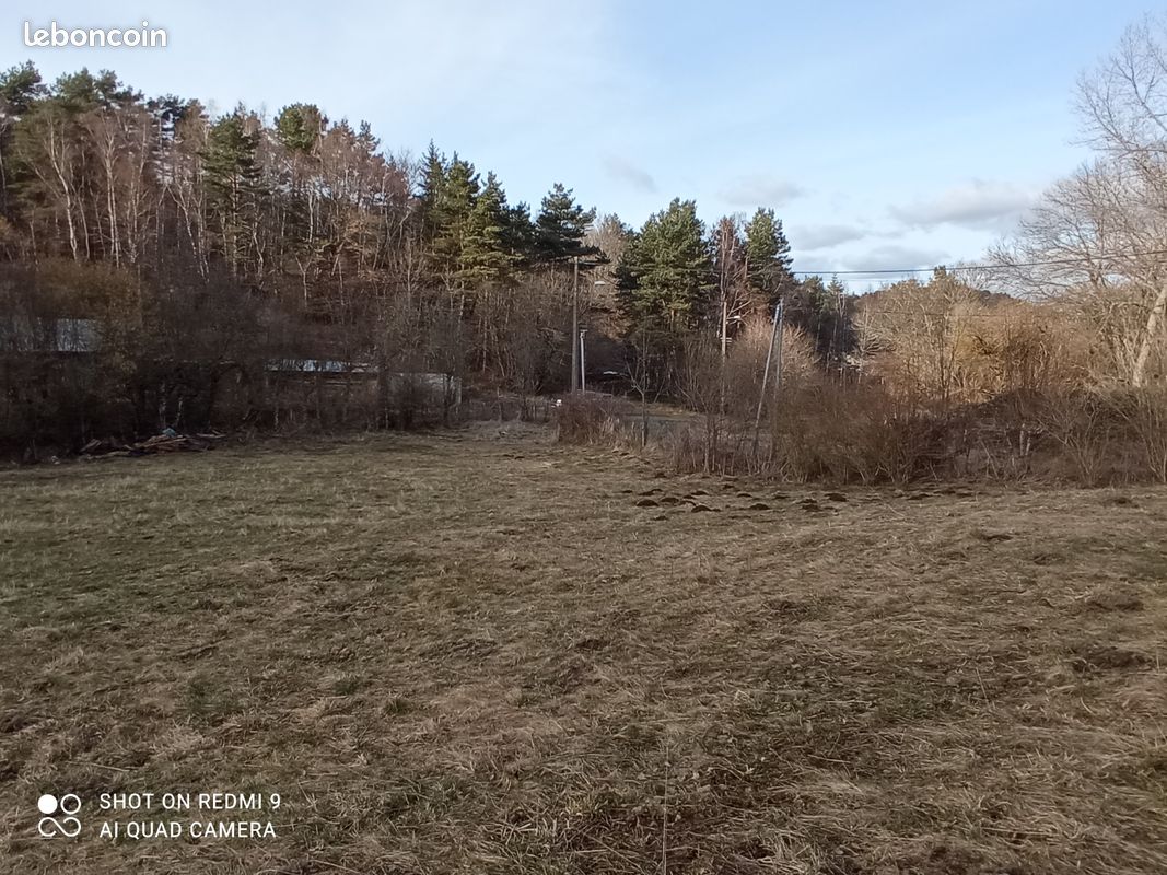 Terrain 608 m² · à Saint-Genès-Champanelle · 608 m² · 48 000 €