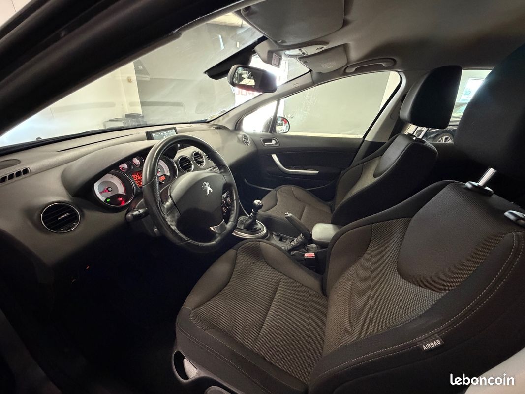 PEUGEOT 308 1.6 e-HDi 115ch FAP Sportium (image 12)