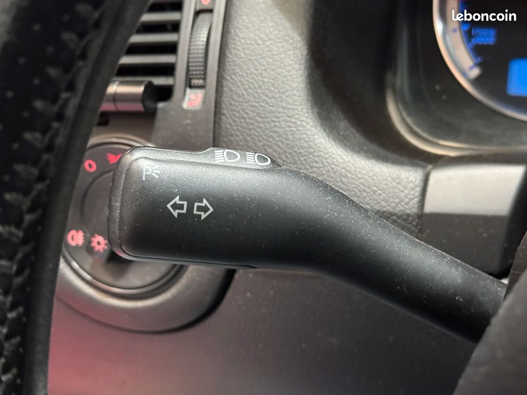 Volkswagen Bora 1.9 TDI Trendline BVM6 / Carplay / Suivi OK (image 20)