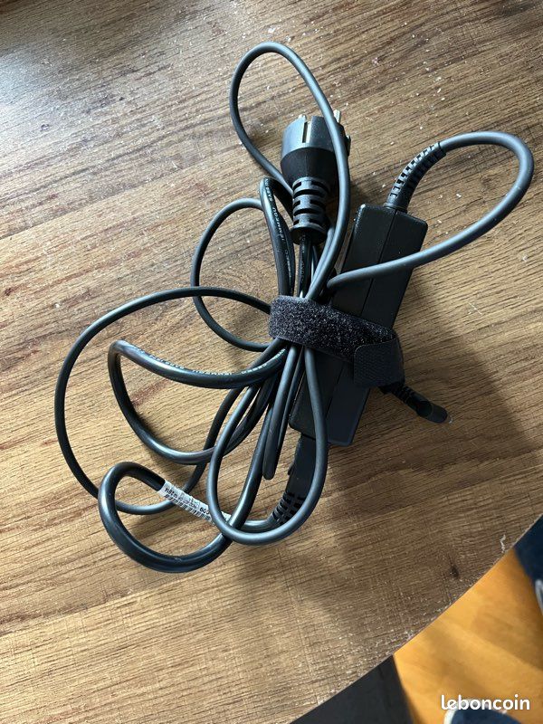 Chargeur d’origine HP 65 W (image 1)
