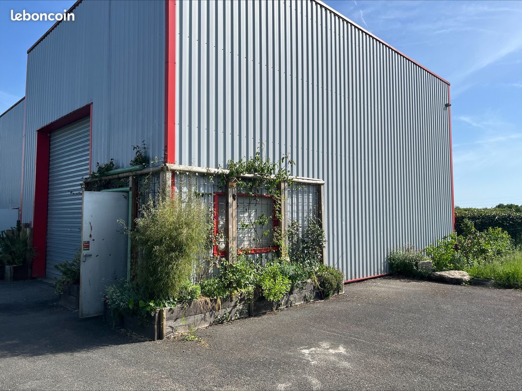 Local commercial 1 pièce 90 m² · à Larçay · 90 m² · 550 €/mois