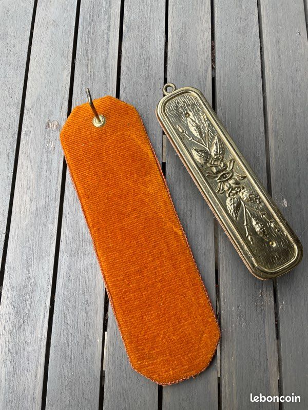 Brosse à chapeaux ou vêtements et son support (image 2)