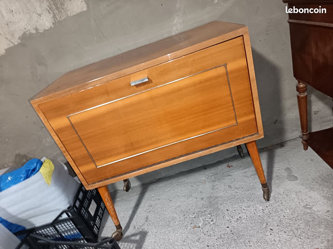 Meuble de rangement verni (image 2)