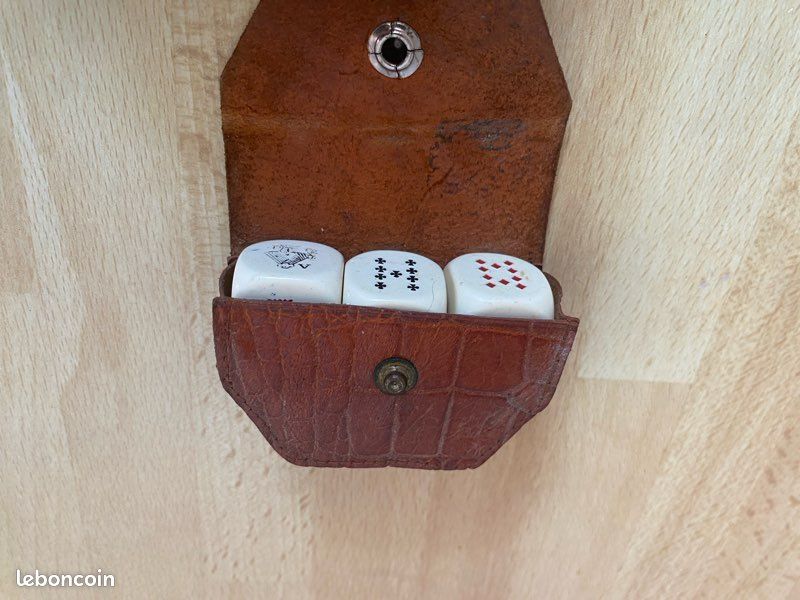Jeu de dés de poker vintage avec étui en cuir crocodile ancien - Collection