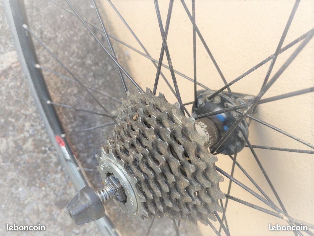 Roue arrière vélo course 9 pignons bon état (image 2)