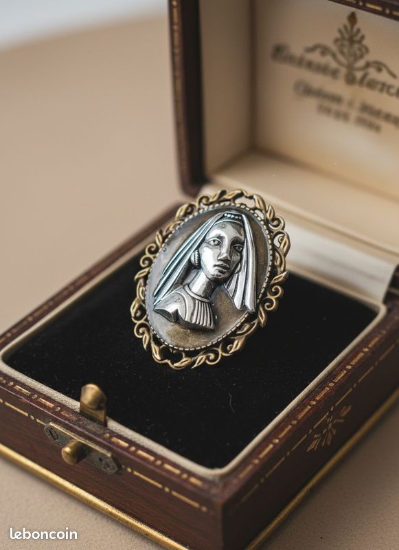 Broche Vintage Style Mucha - Visage Femme En Celluloïd - Pièce Unique Magnifique - Occasion