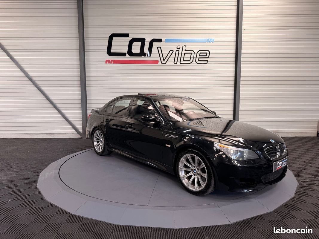 Bmw m5 e60 v10 - sieges chauffants av/ar - sieges av electriques - ciel de toit alcantara- toit ouvrant - g (image 1)
