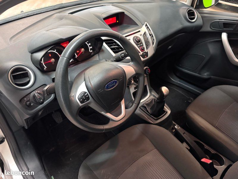 Ford FIESTA 1.4 TDCI 70 TREND PACK (image 2)