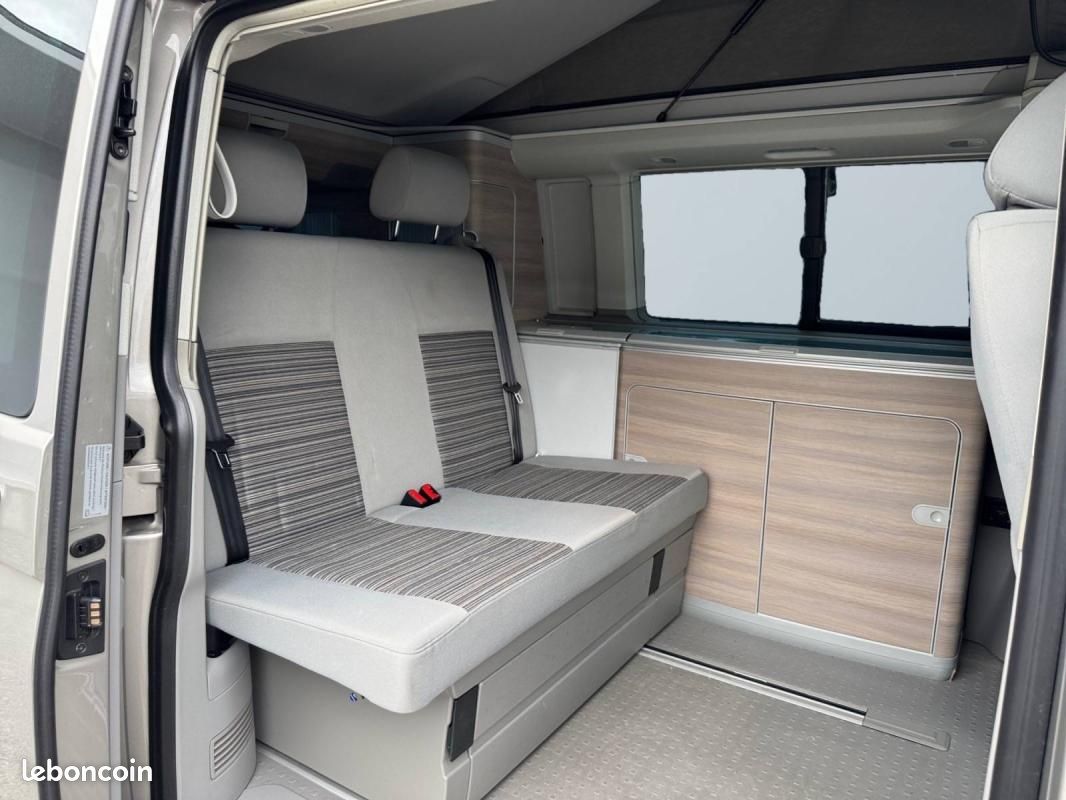 Volkswagen California 2.0 TDI 140 BVM6 – TOIT ÉLECTRIQUE CHAUFFAGE STATIONNAIRE CLIM 3 ZONES RADA... (image 24)