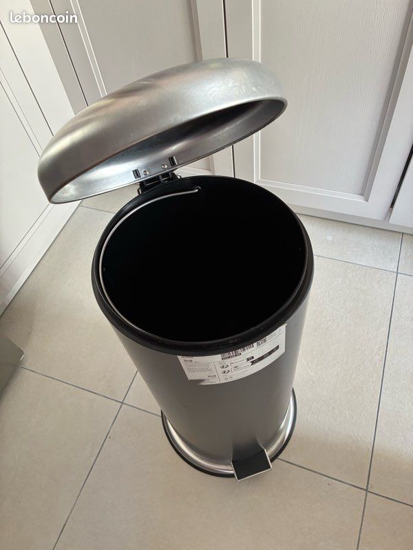 Poubelle à pédale IKEA MJÖSA 30 litres (image 1)