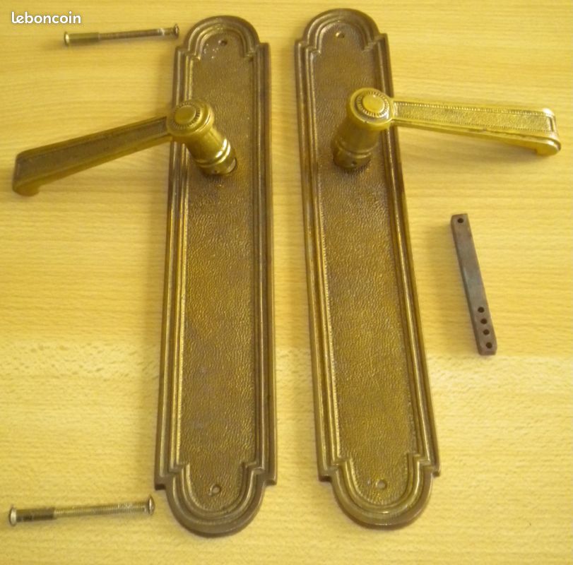 Poignée de porte et garniture sur plaque en laiton (image 2)