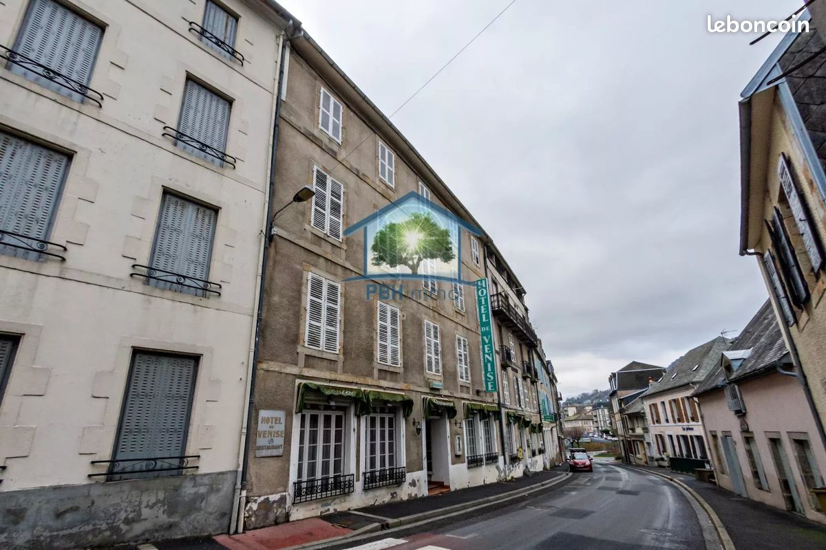 Immeuble 68 pièces 1250 m² · à La Bourboule · 1 250 m² · 106 500 €
