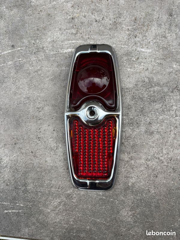 Cabochon En Verre Rouge Pour Feu Arrière Peugeot 203 - Marque Labinal - Occasion Proche Du Neuf
