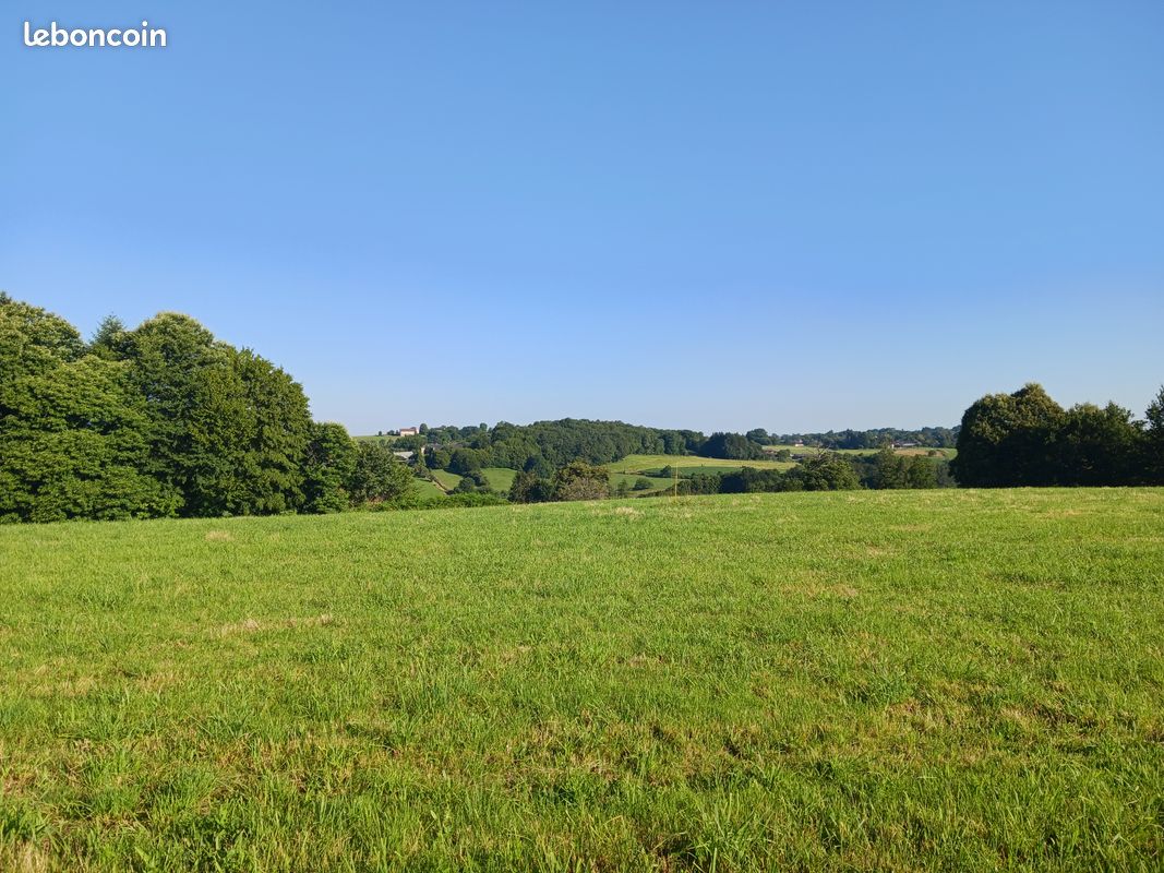 Très beau terrain constructible à proximité de Brive · à Saint-Hilaire-Peyroux · 45 900 €