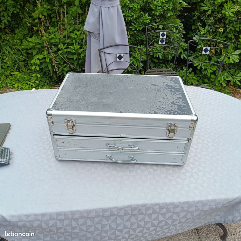 Énorme valise d'outils (image 2)