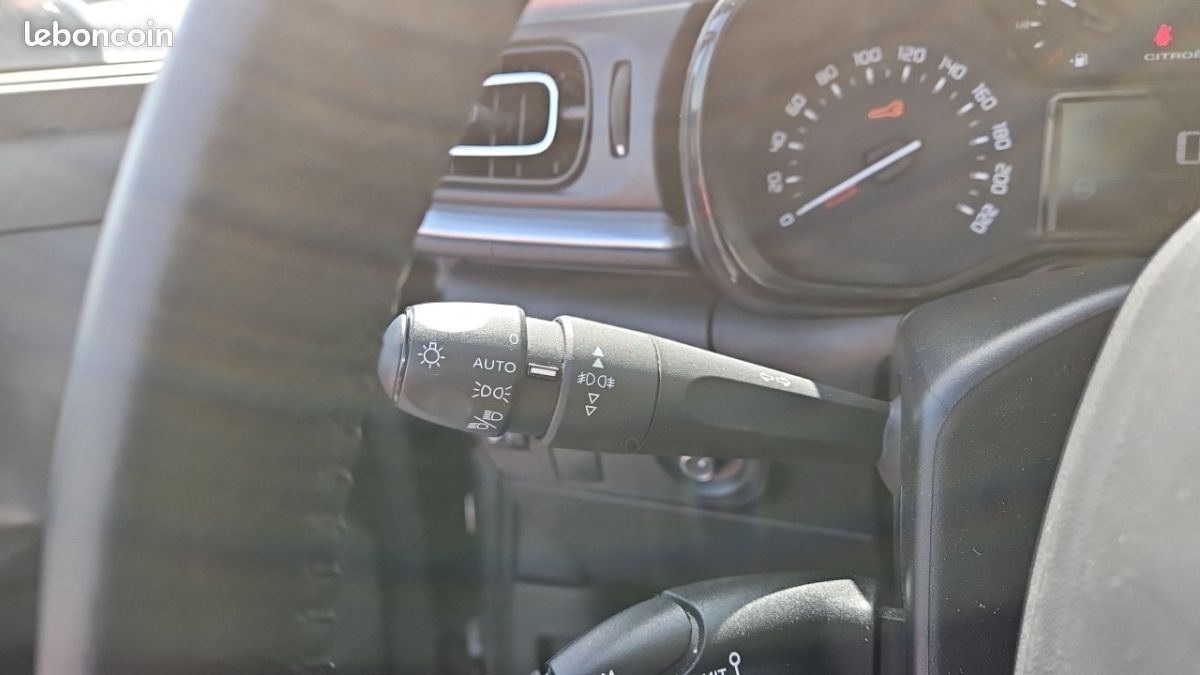 Citroën C3 BLUEHDI 100 SS BVM5 SHINE BUSINESS (image 23)