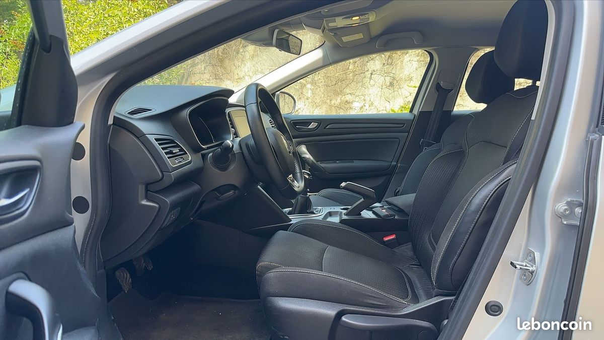 Renault Mégane Estate IV 1.5 Blue dCi 115 Business (image 25)