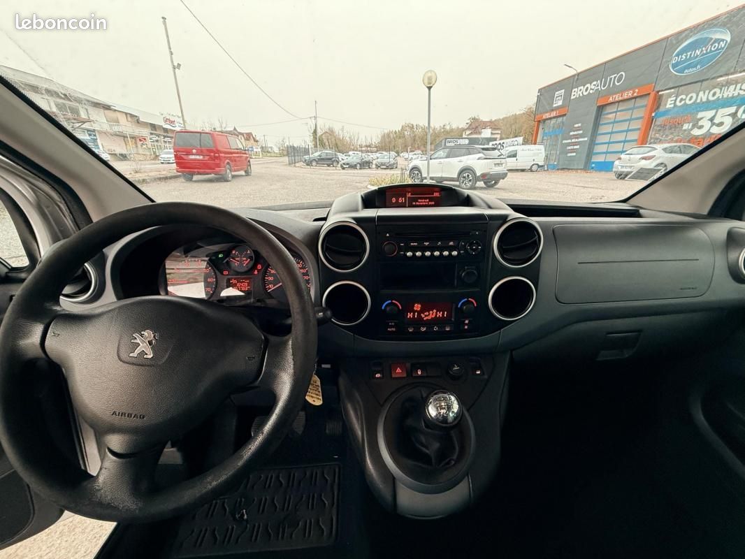 Peugeot Partner Tepee 1.6 HDI 92ch Family Gris (image 16)