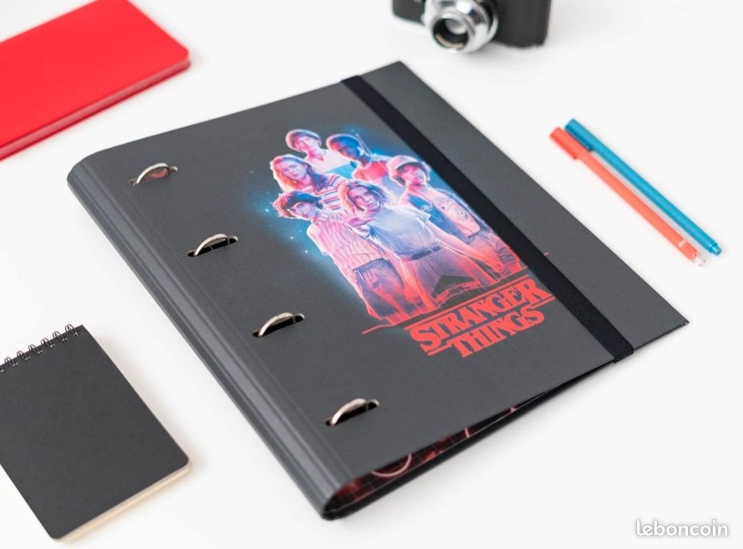 📚 Classeur A4 4 Anneaux – Stranger Things 🕹️ (image 2)