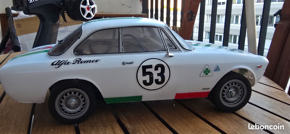 TAMIYA 47501 Alfa Romeo Giulia 1/10 – Kit RC Châssis MB-01 – Carrosserie Pré-peinte – Moteur 540 – Modélisme Collection – Cadeau Bricolage