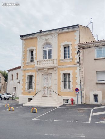 Nebian 25 mn Montpellier Superbe Maison de village style Maison de maître avec cour et piscine