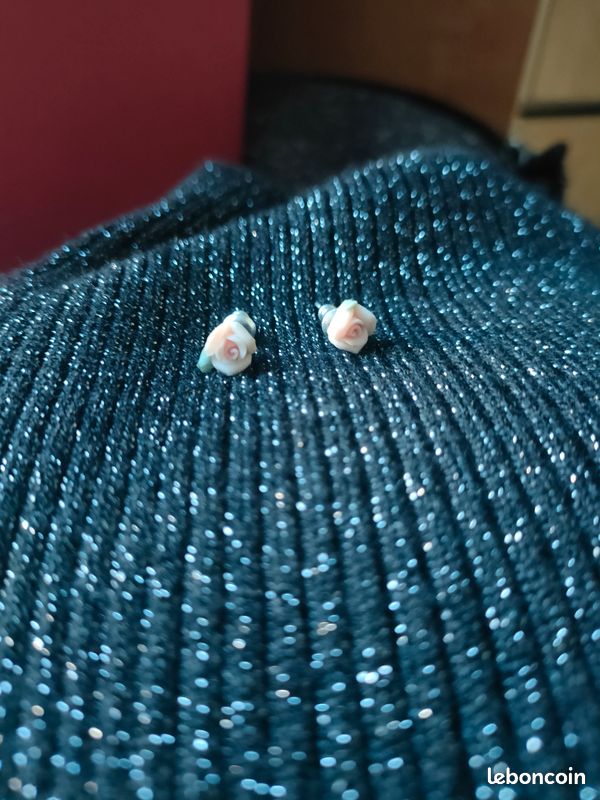 Clous d'oreilles rose (image 3)