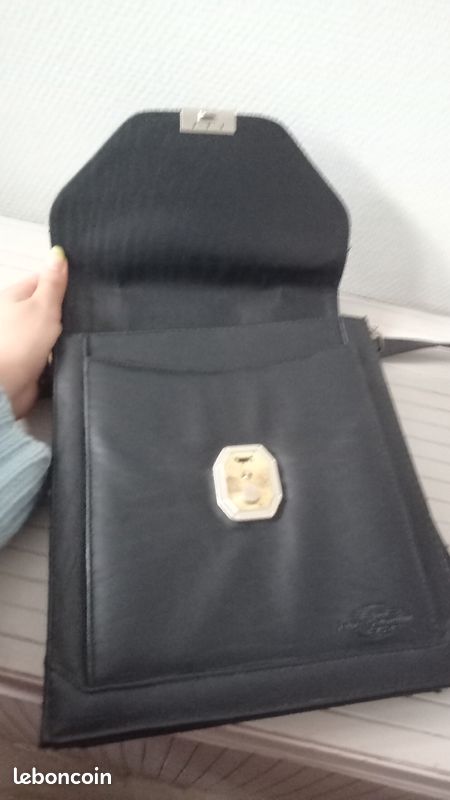 Petit Porte document en bandoulière (image 3)