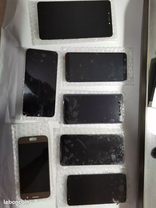Ecran Lot des pièces Téléphone portable plusieurs modele et certaines carte mère aussi (image 1)