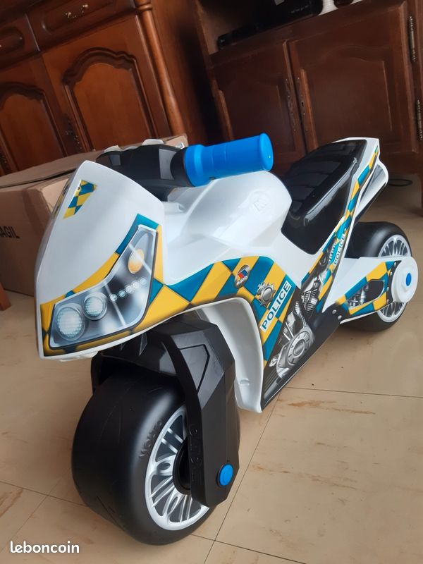 Moto de police (image 1)