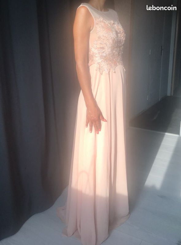 Robe de cérémonie (image 1)
