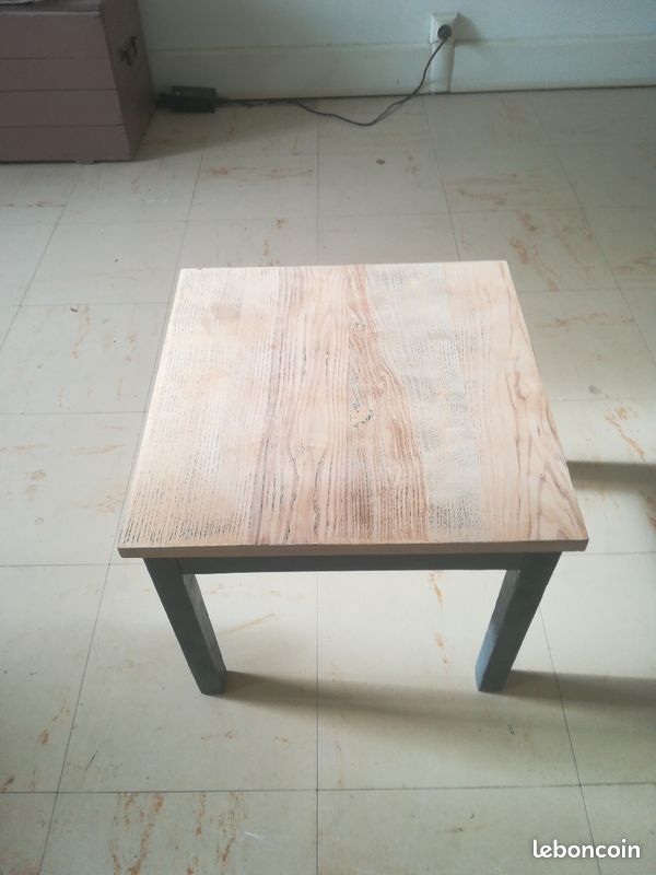 Petite table de chevet (image 1)