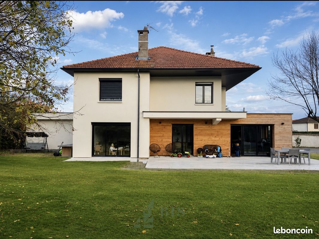 Maison 7 pièces 180 m² · à Roanne · 180 m² · 479 000 €