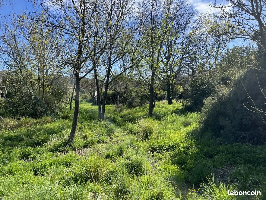 Terrain 1000 m² · à Roquevaire · 345 000 €