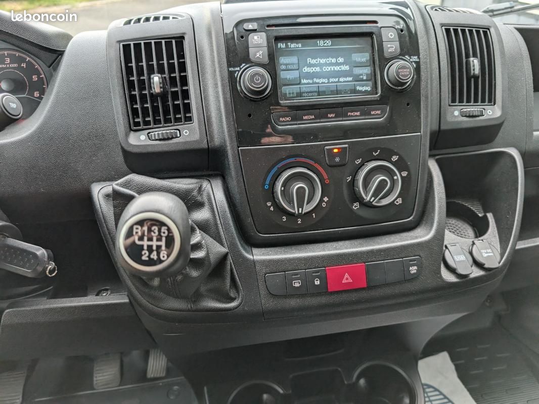 Peugeot Boxer FOURGON TOLE 330 L2H2 BLUEHDI 130 S&S PREMIUM PACK (image 16)