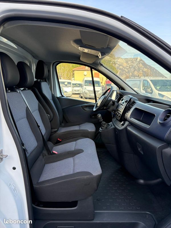 Opel Vivaro CDTI 115 CV L1H1 - Moteur à chaîne de distribution - 106 000 Kms - Véhicule sans Ad Blue - 12491 Euros H.T (image 3)