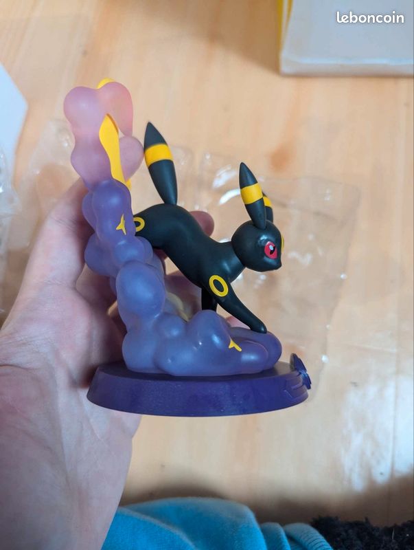 Figurine Pokemon Evoli et ses évolutions - Carte Pokemon Rare