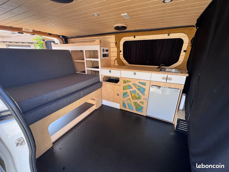 Renault Trafic 3 aménagé, tout équipé - Prêt pour le road trip de l'été (image 2)
