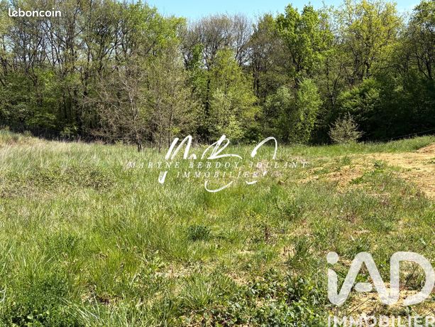 Terrain 2407 m² Moirax