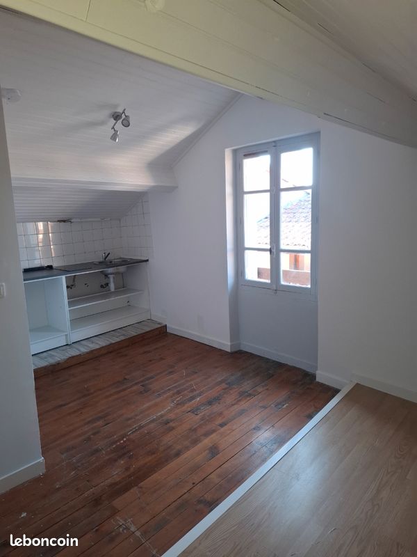 Appartement 1 pièce 30 m² · à Courpière · 30 m² · 320 €/mois