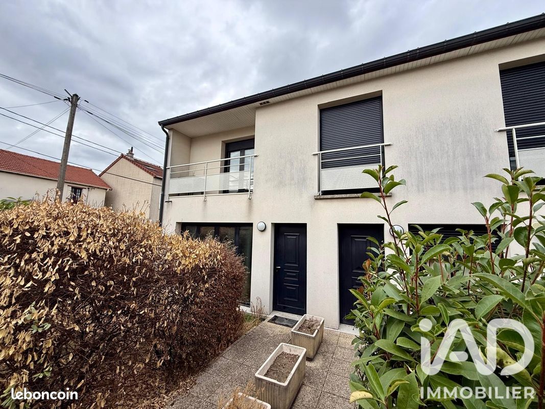 Maison 5 pièces 77 m² · au Bourget · 77 m² · 300 000 €